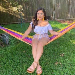 Meet your Posher, Daniela